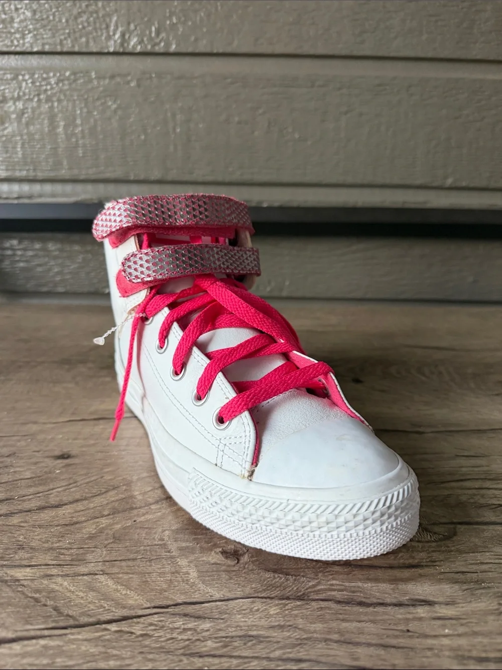 Converse kid’s White High-Top Sneakers with Hot Pink Laces and Straps size 5.5